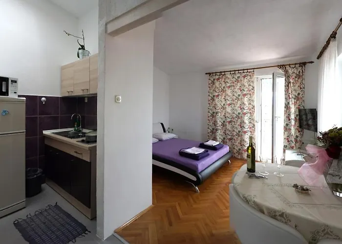Muco Varos Apartment *