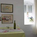 Muco Varos *