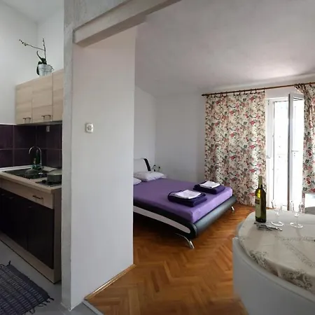Muco Varos Apartment *