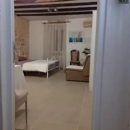 Muco Varos Apartment *